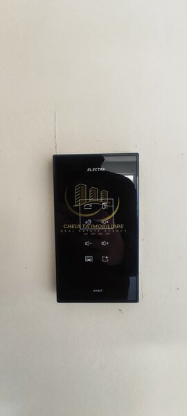 Doua camere, balcon, ansamblu rezidential.